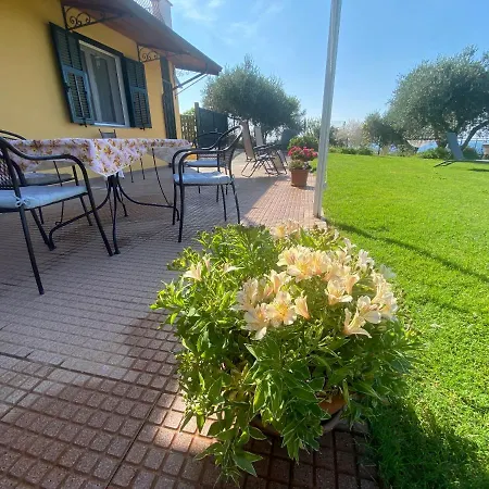 Casa Vista Mare - Superb Garden And Parking Included Semesterbostad