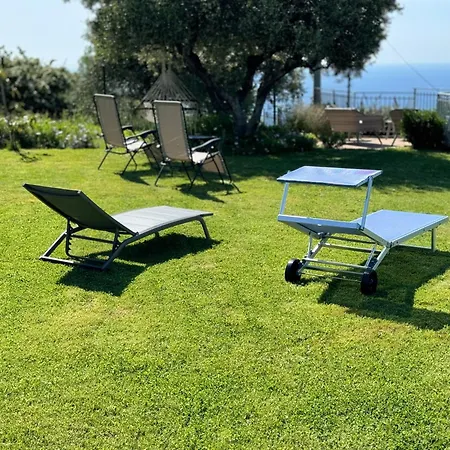 Casa Vista Mare - Superb Garden And Parking Included Semesterbostad *
