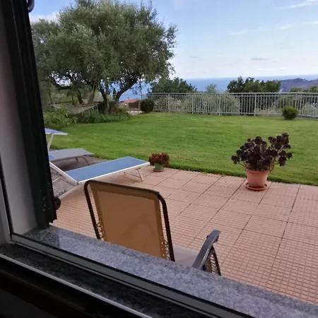 Casa Vista Mare - Superb Garden And Parking Included Semesterbostad